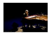 Il compositore Ryuichi Sakamoto si esibisce al Teatro Regio