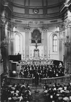 Sergio Balestracci dirige il Coro e Strumenti di Musica Antica di Padova durante l'ultima fra le "Otto Mattine vestite d'antico"