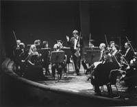 Il violinista Uto Ughi dirige l'Orchestra da Camera di Santa Cecilia al Teatro Regio