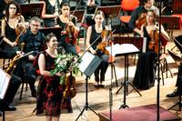Etoiles - la violinista Chloë Hanslip ringrazia il pubblico del Conservatorio Giuseppe Verdi