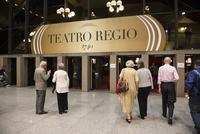 Apoteosi - Il pubblico prima del concerto al Teatro Regio