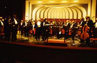 Mstislav Rostropovich e l'Orchestra e Coro del Teatro Kirov di Leningrado ringraziano il pubblico al Teatro Regio