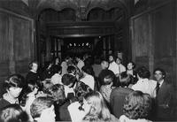 Pubblico all'ingresso della chiesa di San Filippo per assistere al concerto dell'Orchestra Filarmonica Janacek di Ostrava e del Coro Filarmonico di Praga diretti da Stanislav Macura