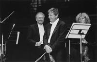 Il violinista Uto Ughi e la Kammerorchester des Bayerischen Rundfunks ringraziano il pubblico al Teatro Toselli