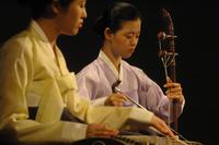 Musiciste dell'ensemble Jeon Ga Ak Hoe durante il concerto "Musica e danza dalla Corea"