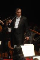 Charles Dutoit alla direzione della Philharmonia Orchestra