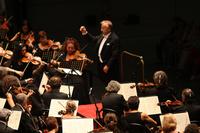 Ralf Weikert dirige l'Orchestra Sinfonica Nazionale della Rai e il Coro del Teatro Regio al Palaolimpico Isozaki