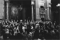 Frans Brüggen dirige l'Orchestra del Settecento e il Coro da camera Olandese nella Chiesa di San Filippo