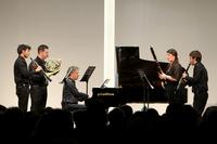 Il pianista Andrea Lucchesini con elementi dell’Orchestra Giovanile Italiana