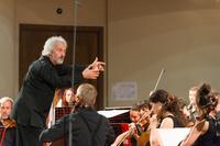 Orchestra Filarmonica di Torino diretta dal violoncellista Mario Brunello