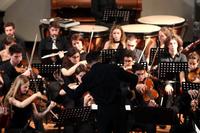 Giovani passi - L' Orchestra degli studenti dei Conservatori di Torino e di Milano diretta da Francesco Cilluffo