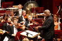 WONDERFUL TOWN, la prima di MITO 2023 - Orchestra e Coro del Teatro Regio diretta da Wayne Marshall