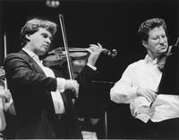 Il violinista Uto Ughi e la Kammerorchester des Bayerischen Rundfunks durante le prove al Teatro Toselli
