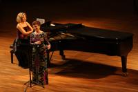 Il soprano Mariella Devia con la pianista Enrica Ciccarelli
