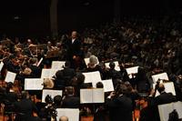 Michael Tilson Thomas dirige la San Francisco Symphony all' Auditorium Giovanni Agnelli