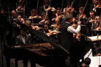 Semyon Bychkov dirige la Filarmonica della Scala al Palasport Olimpico