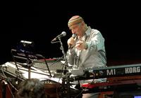 Absolute Ensemble diretto da Kristjan Järvi con il tastierista Joe Zawinul