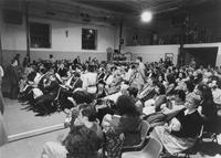 Pubblico al concerto della BBC Symphony Orchestra diretta da Pierre Boulez alla Caserma Cernaia