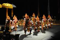 Orchestra gamelan, danzatori e attori della Compagnia di Sebatu