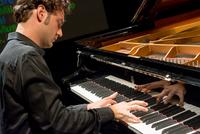 Il pianista Giuseppe Albanese