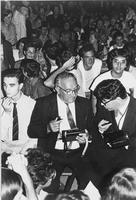 Uomini con radio al concerto di Vladimir Mikulka