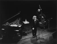 La cantante Norma Winstone con John Taylor e Chris Laurence