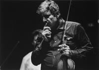 Il violinista Uto Ughi e la Kammerorchester des Bayerischen Rundfunks durante le prove al Teatro Toselli