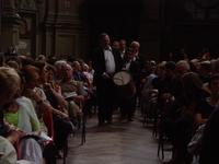 Musicisti del Clemencic Consort fra il pubblico durante il concerto "La Messe de Notre Dame di Guillaume de Machault"