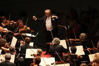 Ralf Weikert dirige l'Orchestra Sinfonica Nazionale della Rai e il Coro del Teatro Regio al Palaolimpico Isozaki