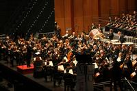L'Orchestra Sinfonica Nazionale della Rai e il Coro del Teatro Regio al Palaolimpico Isozaki