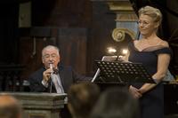 Lorna Windsor e Antonio Ballista nella Chiesa dello Spirito Santo