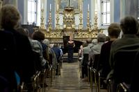 Lorna Windsor e Antonio Ballista nella Chiesa dello Spirito Santo