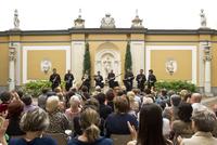 L'Ottetto di fiati Regio Concentus del Teatro Regio di Torino nel cortile interno della Fondazione Accorsi-Ometto