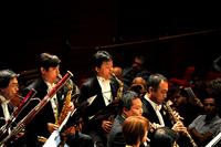 Douglas Bostock dirige la Tokyo Kosei Wind Orchestra