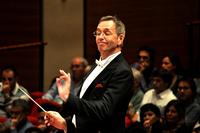 Douglas Bostock dirige la Tokyo Kosei Wind Orchestra