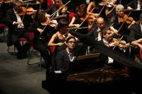 Orchestra e Coro del Teatro Regio diretti da Bertrand de Billy