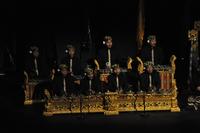 Orchestra gamelan, danzatori e attori della Compagnia di Sebatu