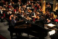 Orchestra e Coro del Teatro Regio diretti da Bertrand de Billy