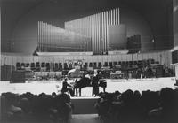 La mezzosoprano Christa Ludwig accompagnata al pianoforte da Charles Spencer