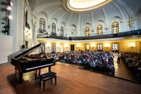 Folletti - il pubblico del Conservatorio poco prima del concerto al pianoforte di Severin von Eckardstein