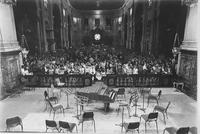 Pubblico attende l'inizio del concerto del Coro Madrigal di Budapest e dell'Orchestra da Camera della Filarmonica Nazionale Ungherese
