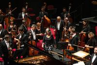 Mondi - Zubin Mehta dirige la Israel Philharmonic Orchestra. Al pianoforte Martha Argerich